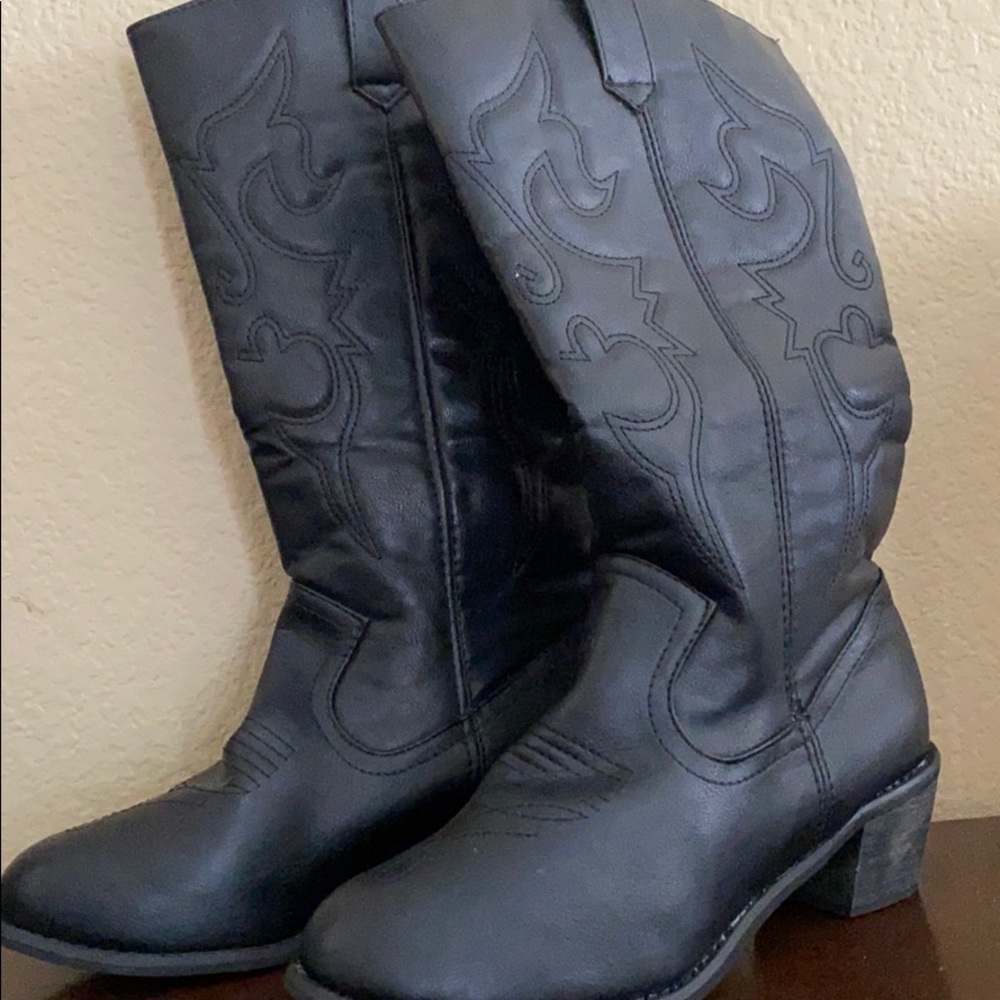 Black cowgirl boots